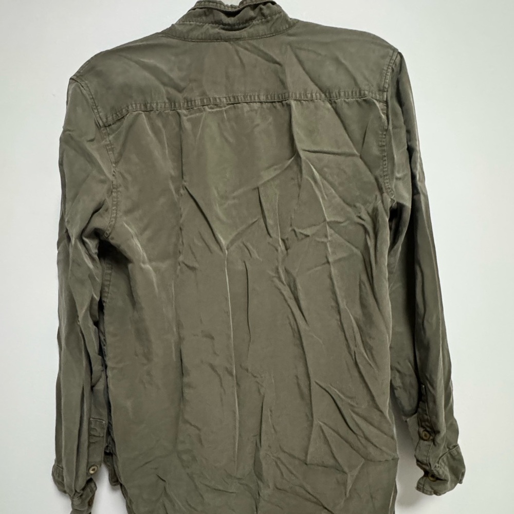Aritzia Casual Button Down Shirt - Picture 2 of 3